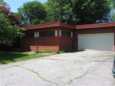 162 S Leavitt Rd, Amherst, Ohio 44001, 4 Bedroom Frank Lloyd Wright-Style Ranch, large wooded lot, HUD foreclosure home