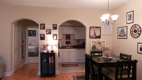 Kitchen / Dining Rm