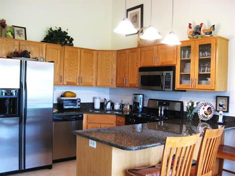 KITCHEN WITH GRANITE COUNTERS & STAINLESS STEEL APPLIANCES