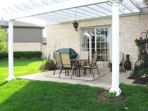 PATIO OFF OF FAMILY ROOM