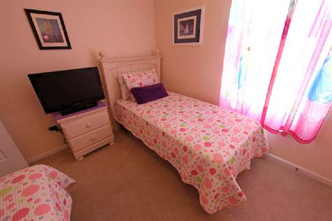 Twin-Pink-Bedroom
