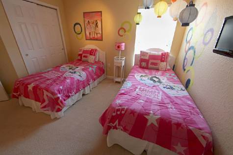 Twin-Pink-Bedroom-3
