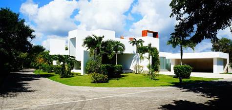 SPACIOUS VILLA for sale in AKUMAL OVERVIEW