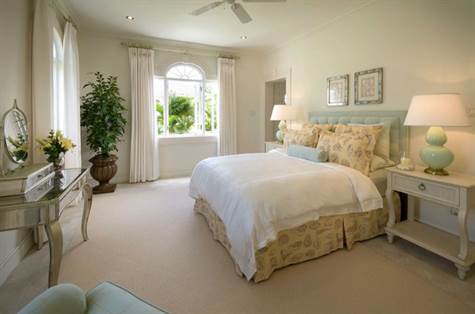 Barbados Luxury,  Master-Bedroom with Queen-sized bed