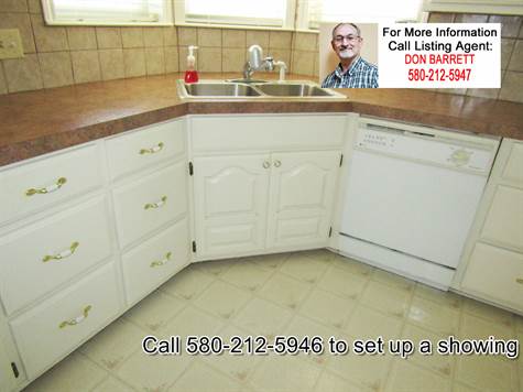 Miles of cabinets, large heavy well built drawers for pots & pans.