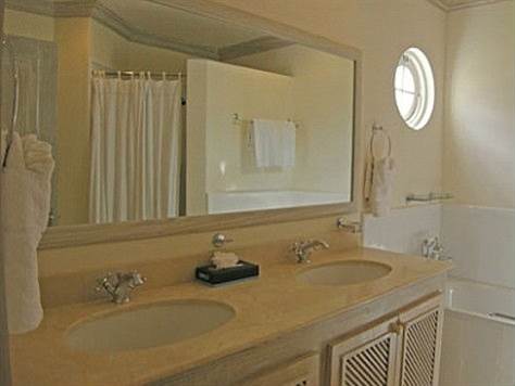 Barbados Luxury, Full-shot of Bathroom
