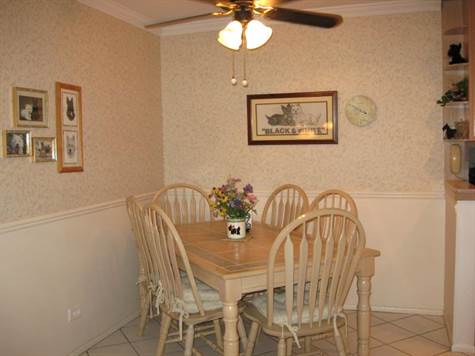 EATING AREA WITH CEILING FAN