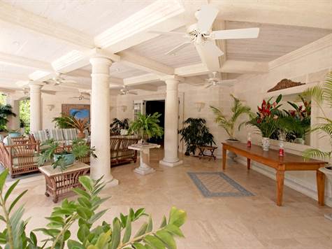 Barbados Luxury, Lounge