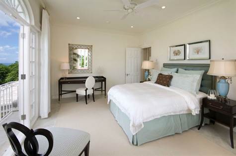 Barbados Luxury,  Master-Bedroom with Queen-sized bed and small terrace