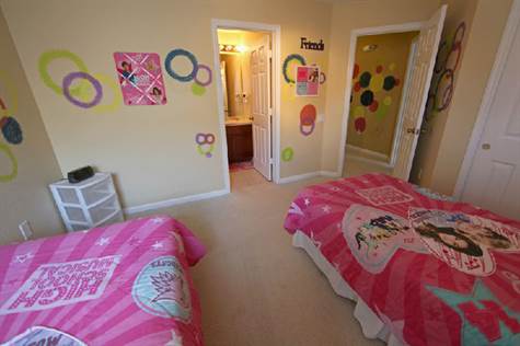 Twin-Pink-Bedroom-4