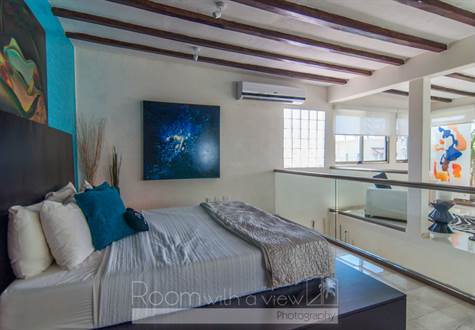 bedroom-and-solarium-luxurious-downtown-penthouse
