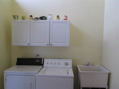 laundry room/cuarto de lavar