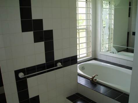 Barbados Luxury,     Bathtub