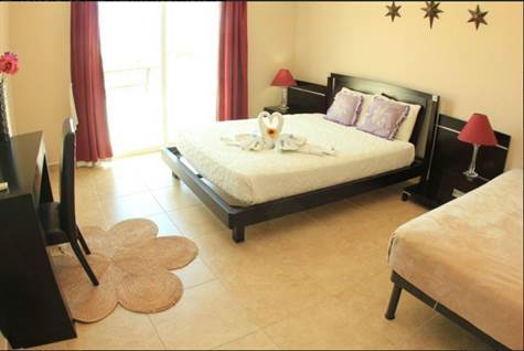 Master Bedroom with one queen-size bed and one individual bed, A/C