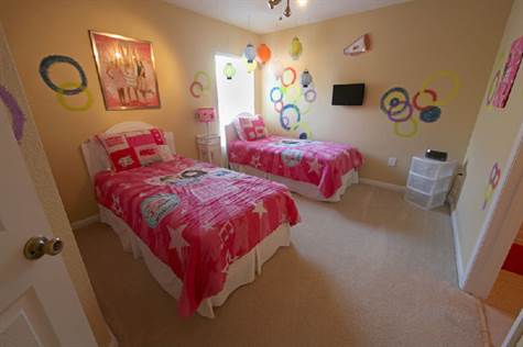 Twin-Pink-Bedroom-1