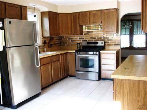 Great Oak Kitchen with Stainless Steel Appliances