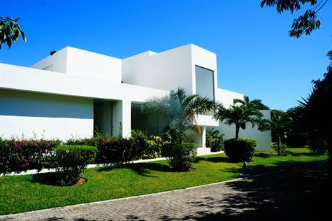SPACIOUS VILLA for sale in AKUMAL FRONT