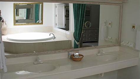 Barbados Luxury, Bathroom with Bathtub