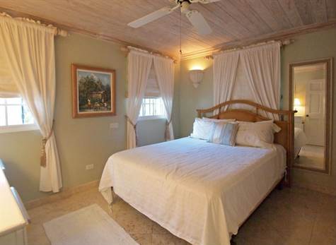 Barbados Luxury, Bedroom with Queen Sized Bed