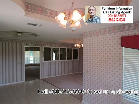 spacious Great Room combining kitchen, dining room, breakfast nook, and an additional dining space. 308 W Fisher Ln, Idabel OK 74745 10 acres home for sale.