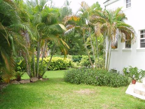 Barbados Luxury,     Side-shot of Back Garden