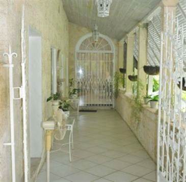 Barbados Luxury,   Entrance hallway