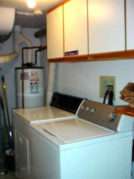 LAUNDRY ROOM WITH CABINETS