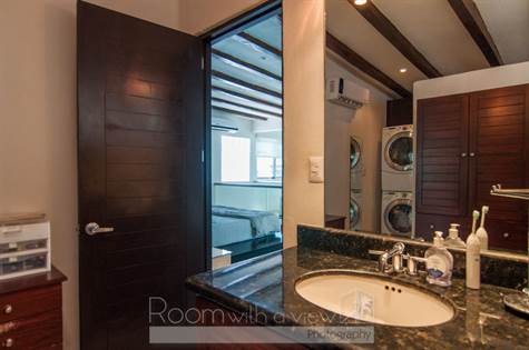 master-bathroom-luxurious-downtown-penthouse