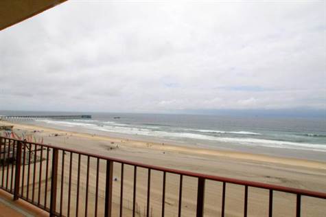 Expansive Deck overlooking the beach