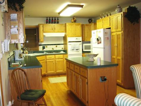 ALL APPLIANCED KITCHEN WITH ISLAND