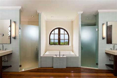 Barbados Luxury,   Full shot of Bathtub