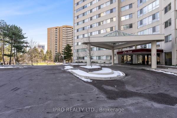 3700 Kaneff Cres, Mississauga, ON L5A4B8 Photo 2