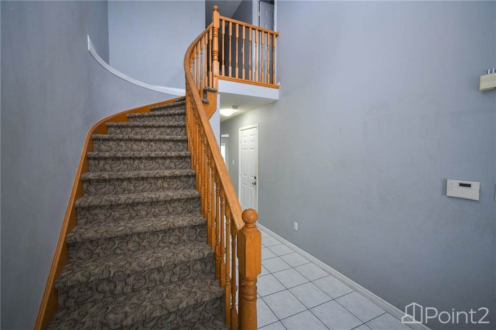 55 Townmansion Drive, Hamilton, ON L8T5A6 Photo 7