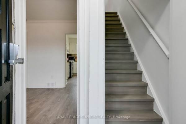 20 Lacey Ave, Toronto, ON M6M3L7 Photo 4