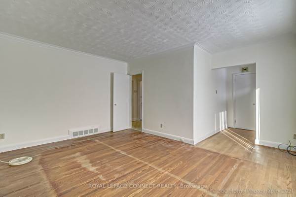 166 Moore Park Ave, Toronto, ON M2M1N2 Photo 3