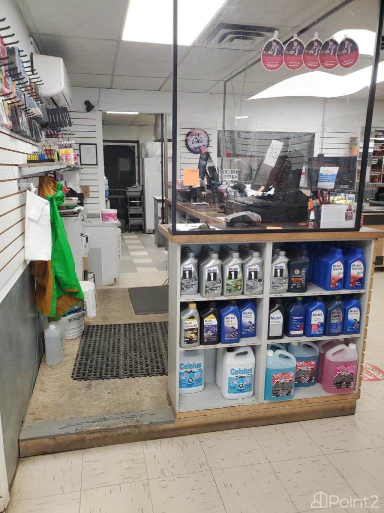 607 Mckenzie Street Restaurant Gas Station Service Bays Car Wash, Outlook, SK S0L2N0 Photo 2
