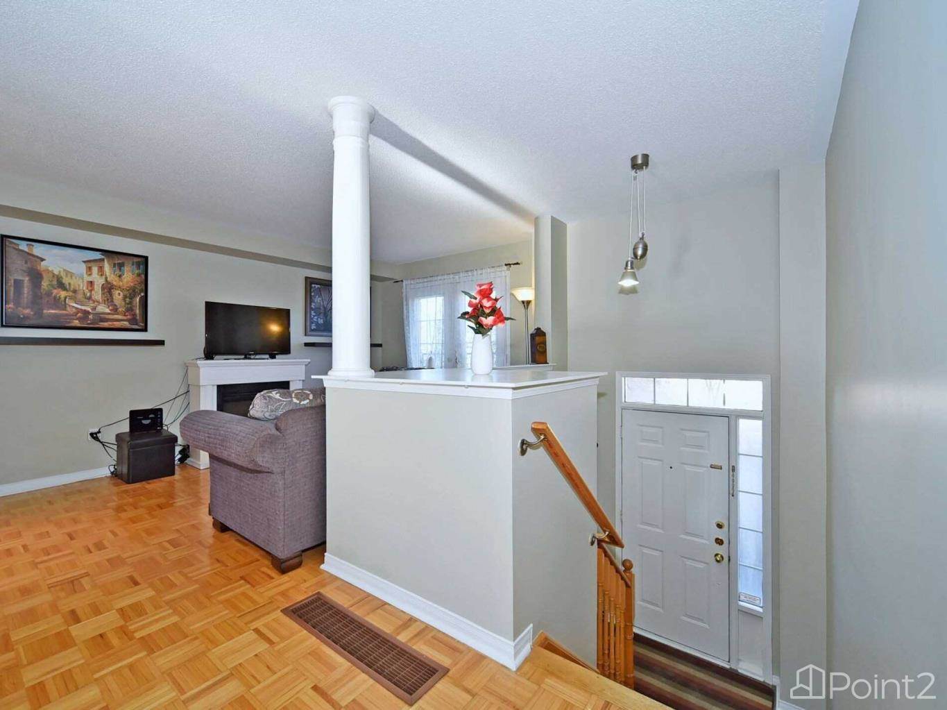 19 Foxchase Ave Vaughan Ontario L 4 L 9 N 1, Vaughan, ON L4L9N1 Photo 3