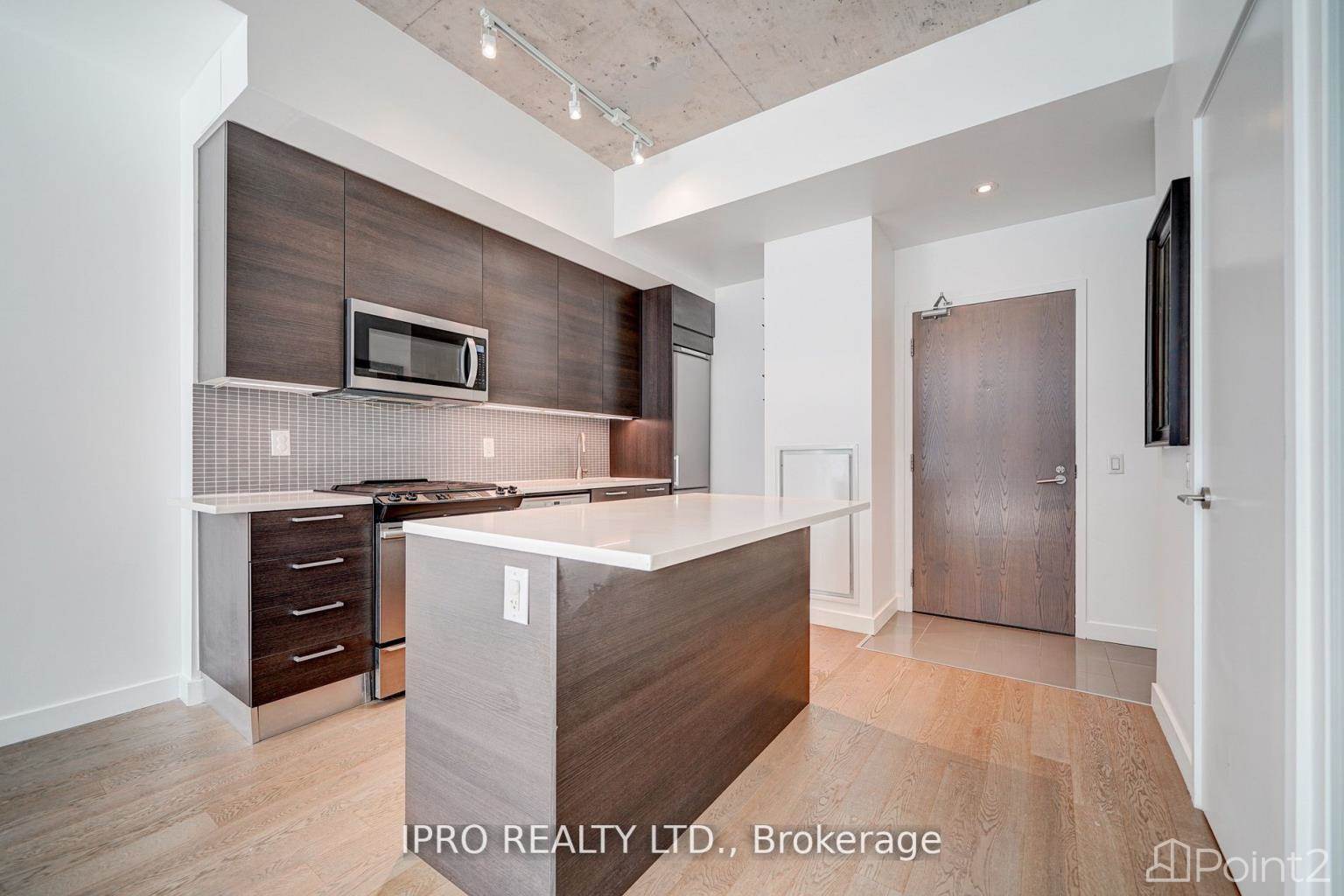 90 Broadview Ave 718, Toronto, ON M4M0A7 Photo 3