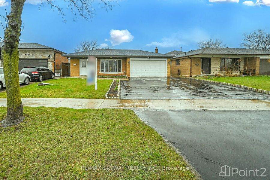 7517 Lully Crt, Mississauga, ON L4T2P2 Photo 2