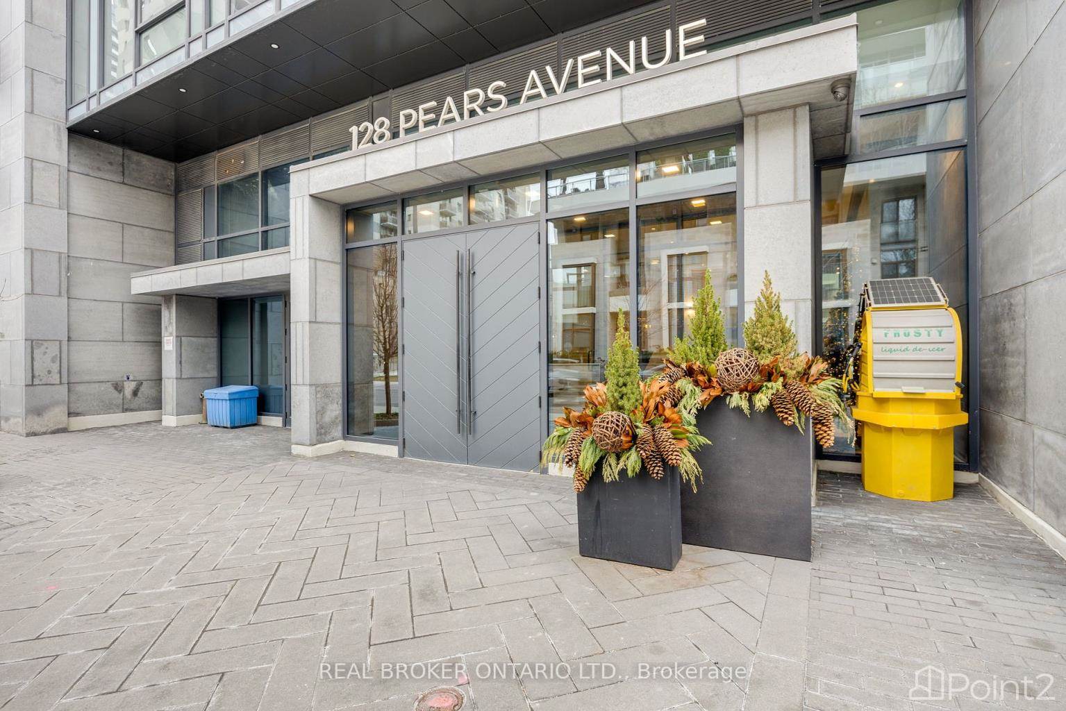 128 Pears Ave, Toronto, ON M5R0A9 Photo 5