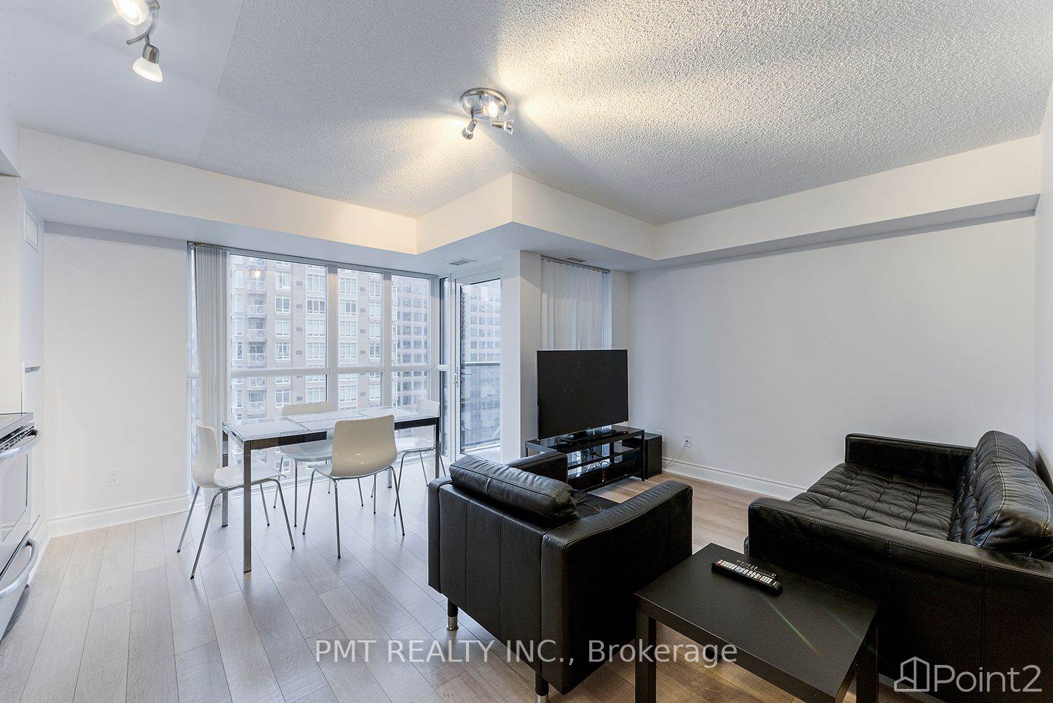 28 Ted Rogers Way 1508, Toronto, ON M4Y2J4 Photo 3