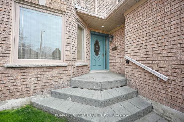 5205 Buttermill Crt, Mississauga, ON L5V1S4 Photo 3