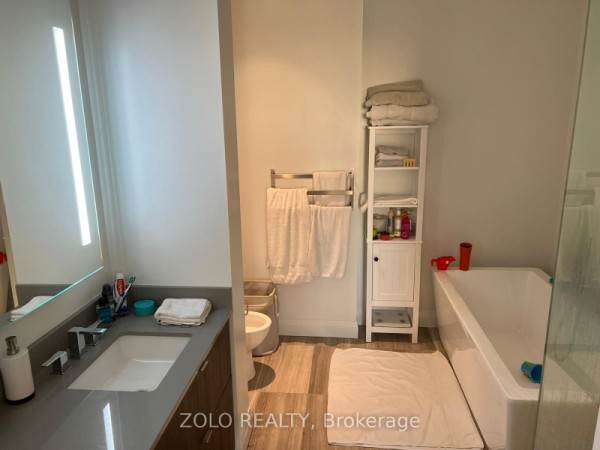 7 Grenville St, Toronto, ON M4Y1A1 Photo 4