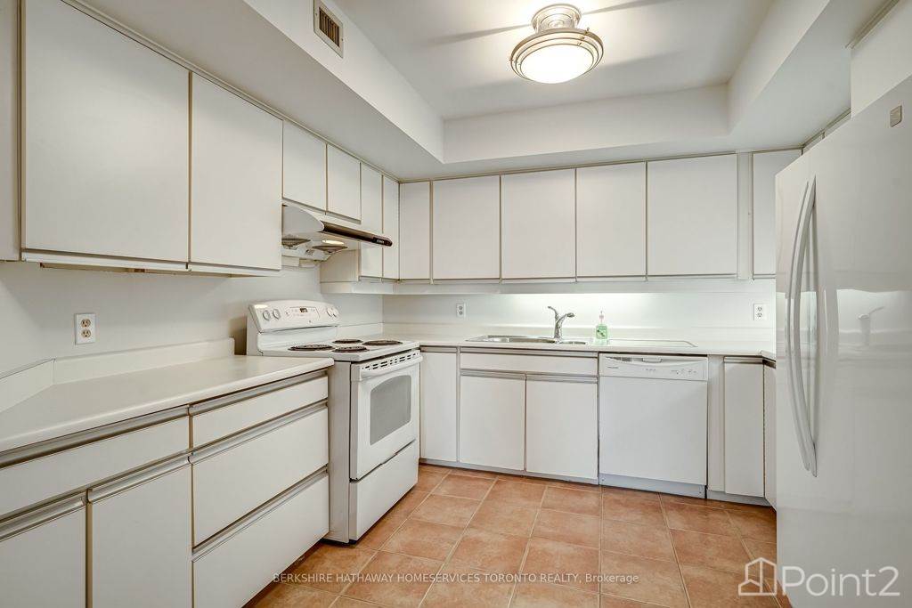 1177 Yonge St, Other, ON M4T2Y4 Photo 3