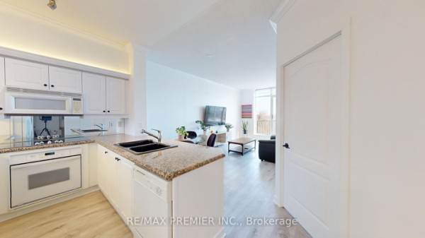 18 Wanless Ave, Toronto, ON M4N3R9 Photo 7