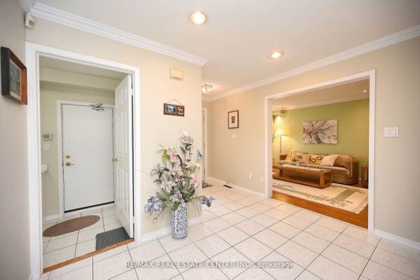 5205 Buttermill Crt, Mississauga, ON L5V1S4 Photo 7