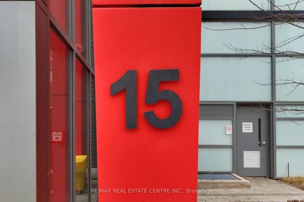 15 James Finlay Way, Toronto, ON M3M0B3 Photo 4