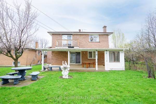 2423 Hensall St, Mississauga, ON L5A2T1 Photo 2