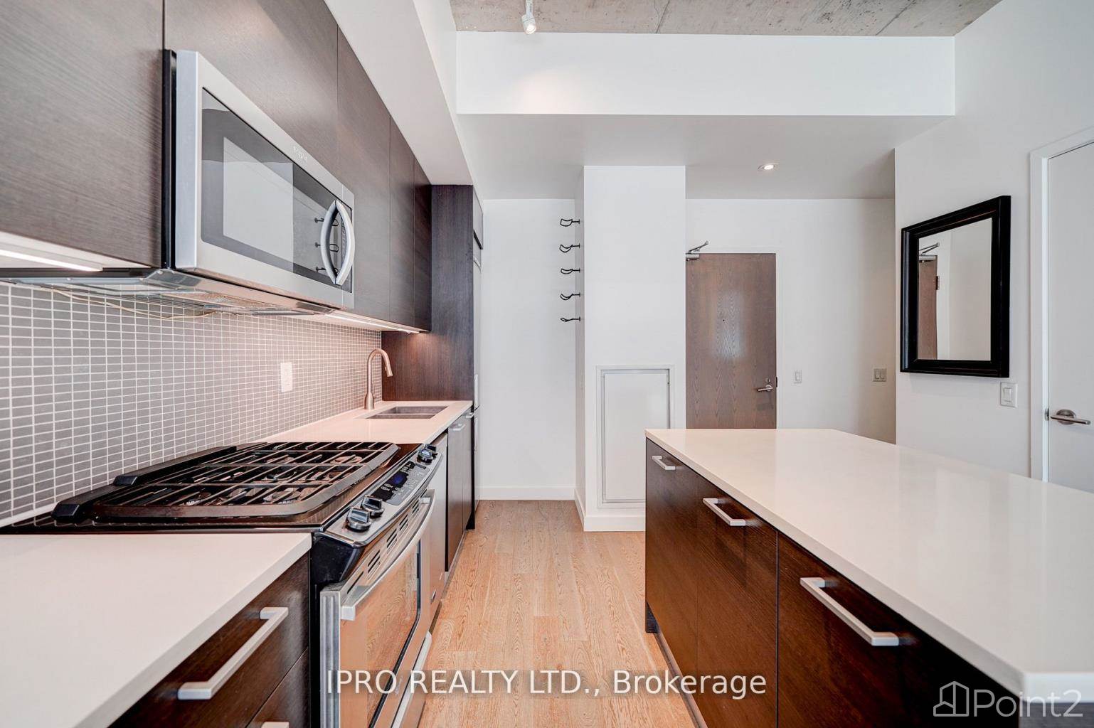90 Broadview Ave 718, Toronto, ON M4M0A7 Photo 2