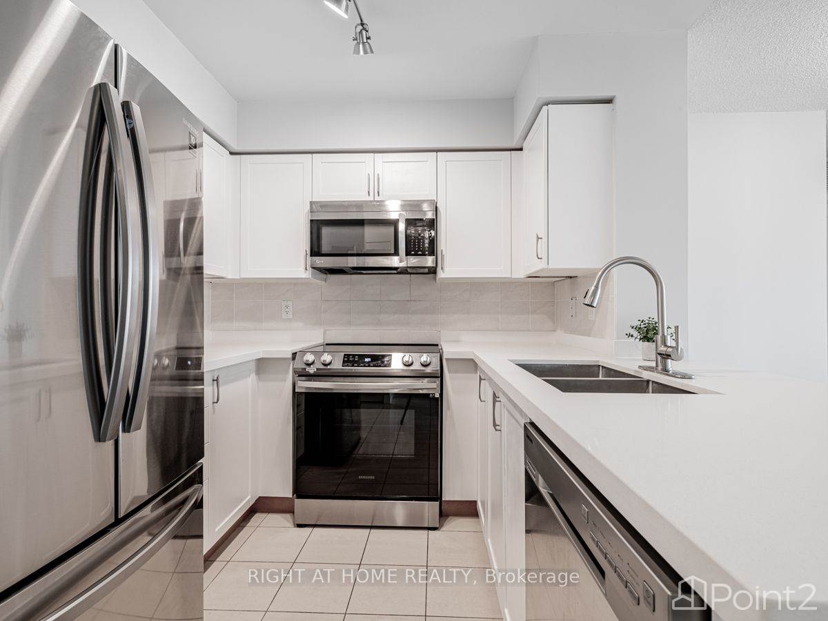 4968 Yonge St, Other, ON M2N7G9 Photo 5